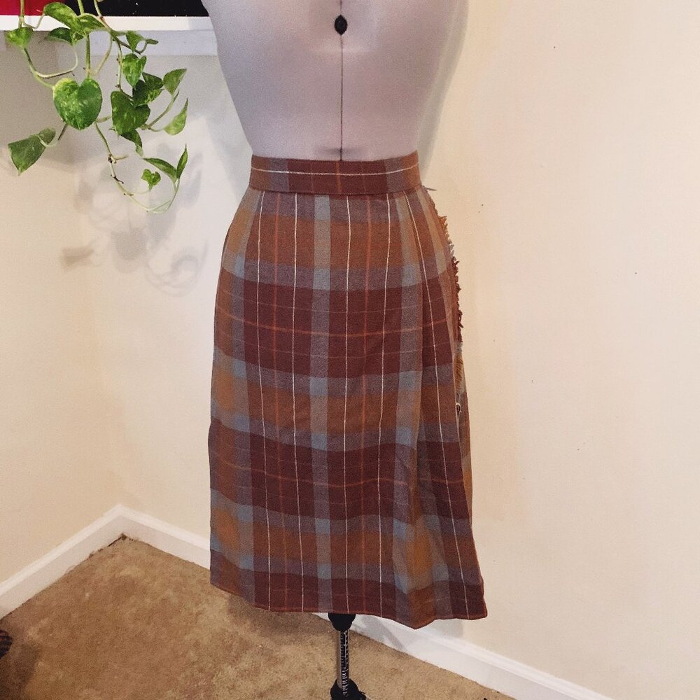 Vintage 60s Brown Wool Plaid Preppy Fringe Kilt Skirt with Safety Pin Size Small